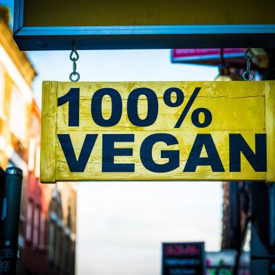 Yellow sign: "100% vegan"