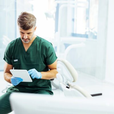 Dentist uses tablet for business